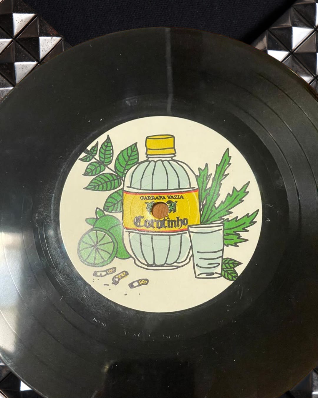 “Corotinho” — Garrafa Vazia Compacto 7” edição limitada pela Neves Records