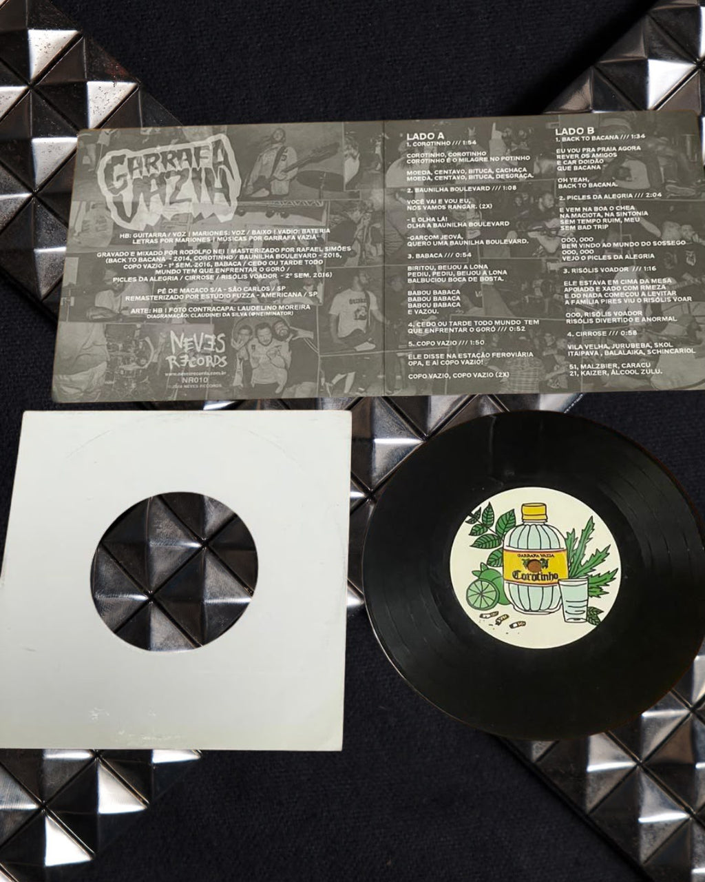 “Corotinho” — Garrafa Vazia Compacto 7” edição limitada pela Neves Records