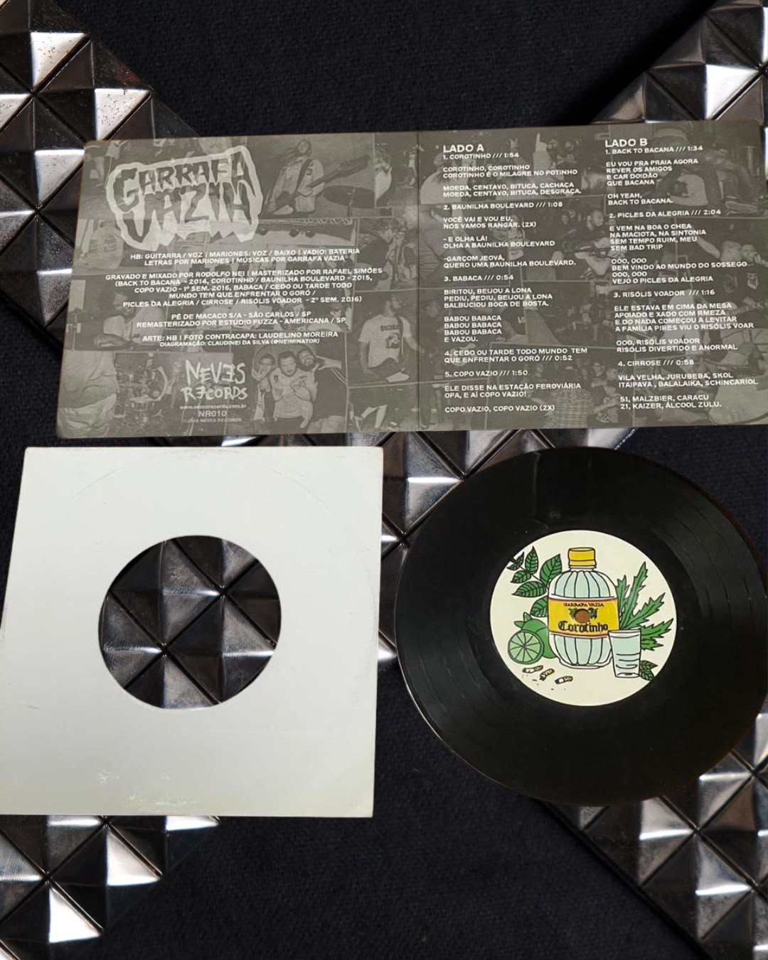 “Corotinho” — Garrafa Vazia Compacto 7” edição limitada pela Neves Records