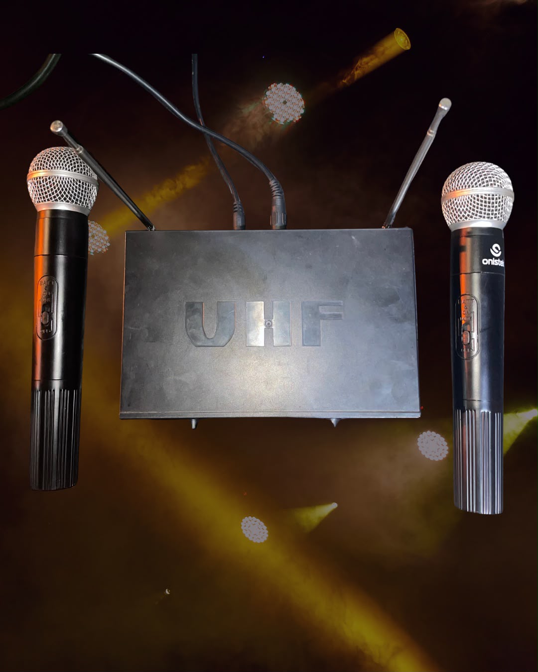 Dois microfones sem fio Onistek ON-MC808
