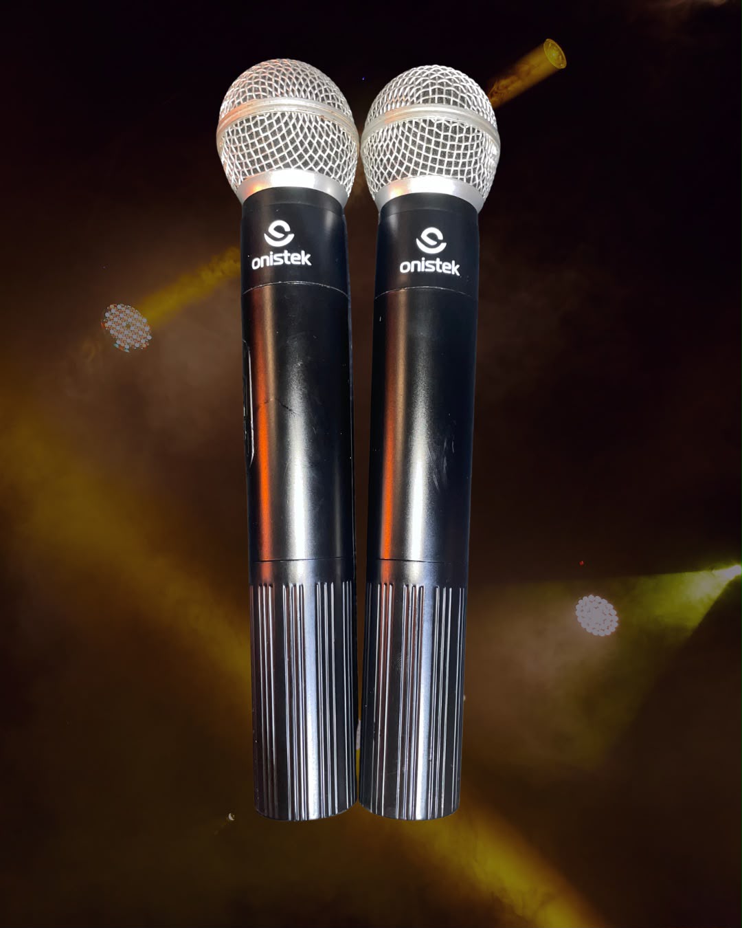 Dois microfones sem fio Onistek ON-MC808
