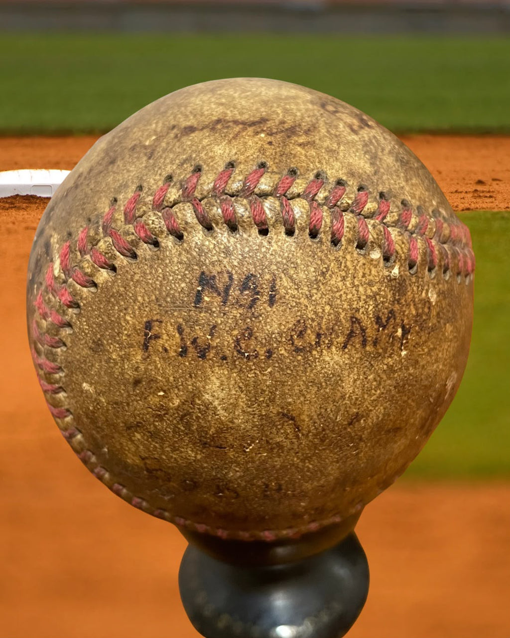 BOLA DE BASEBALL ORIGINAL “FWC CHAMPS” — 1951